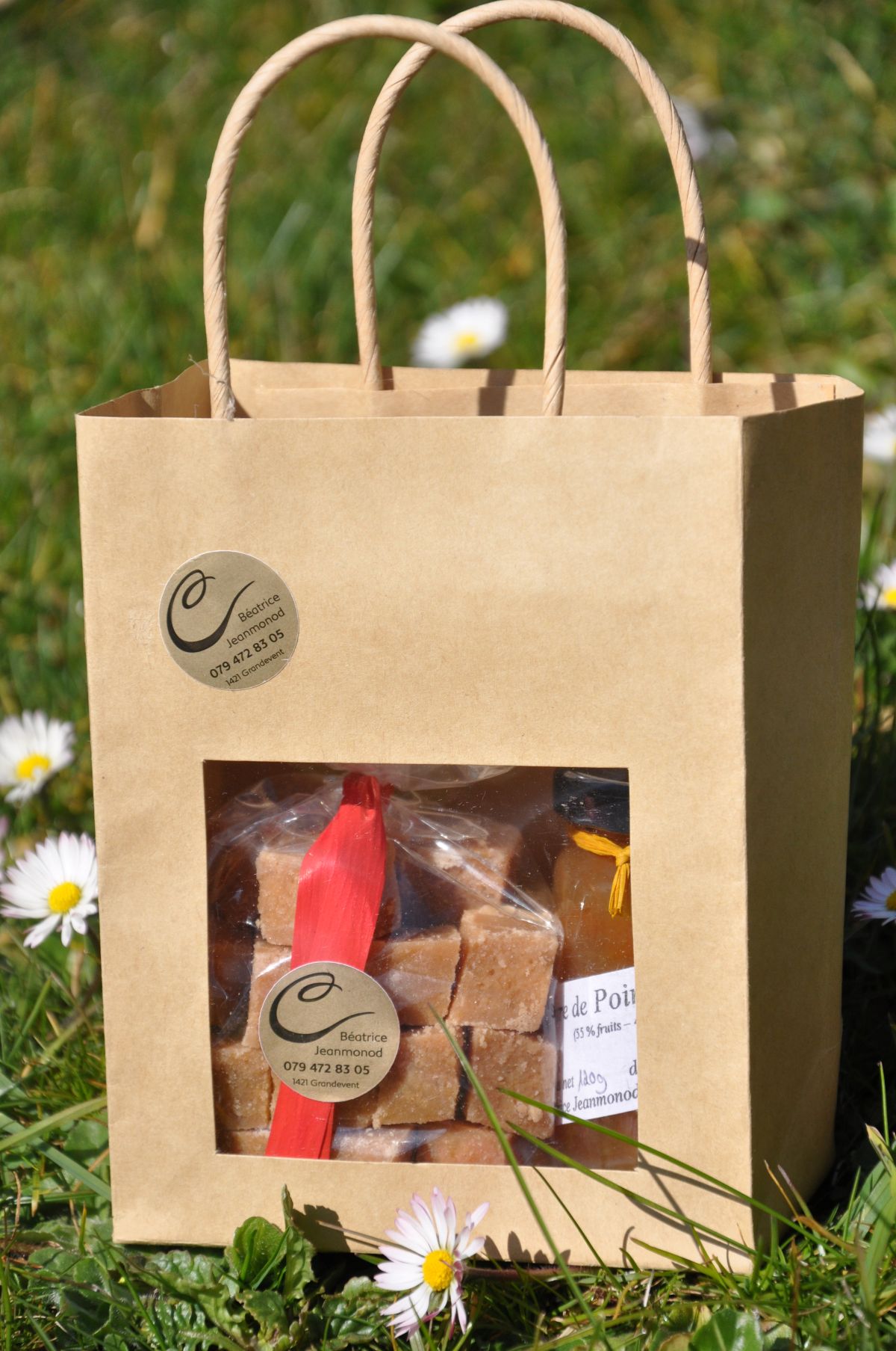 Sac cadeau garni de produits artisanaux